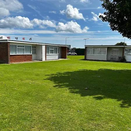 2 Bedroom Chalet Close To Beach Hemsby Exterior photo