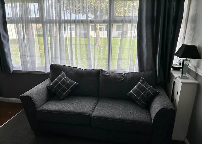2 Bedroom Chalet Close To Beach