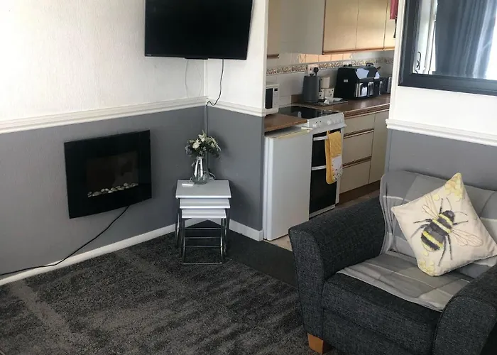 2 Bedroom Chalet Close To Beach